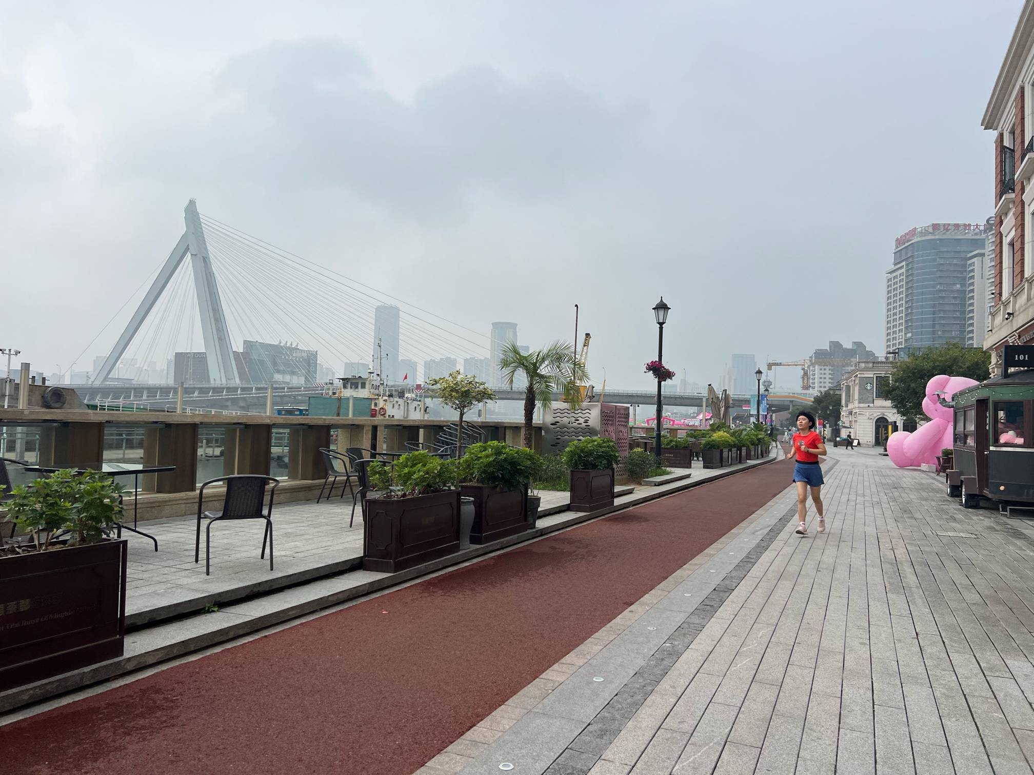 度假跑哪都一样，无非定位不同，还是吃吃喝喝最实在