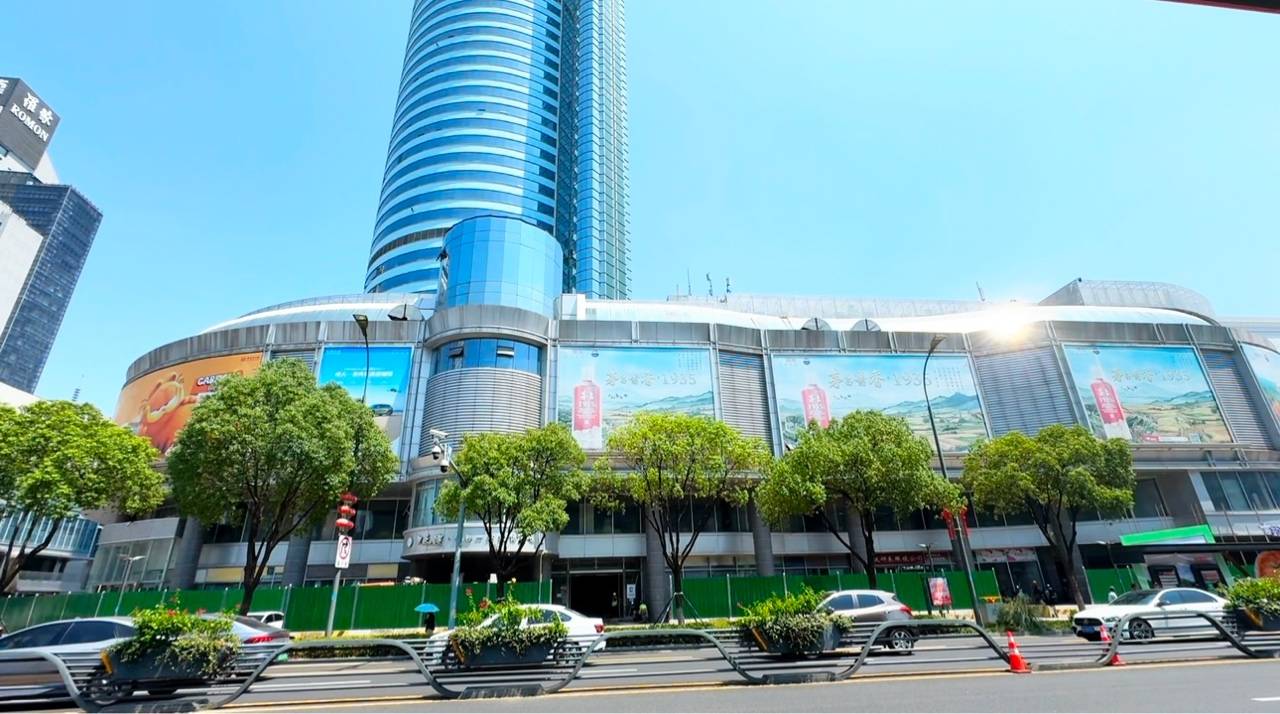 沉寂四年的宁波中农信商厦有新的动静了，正装修中