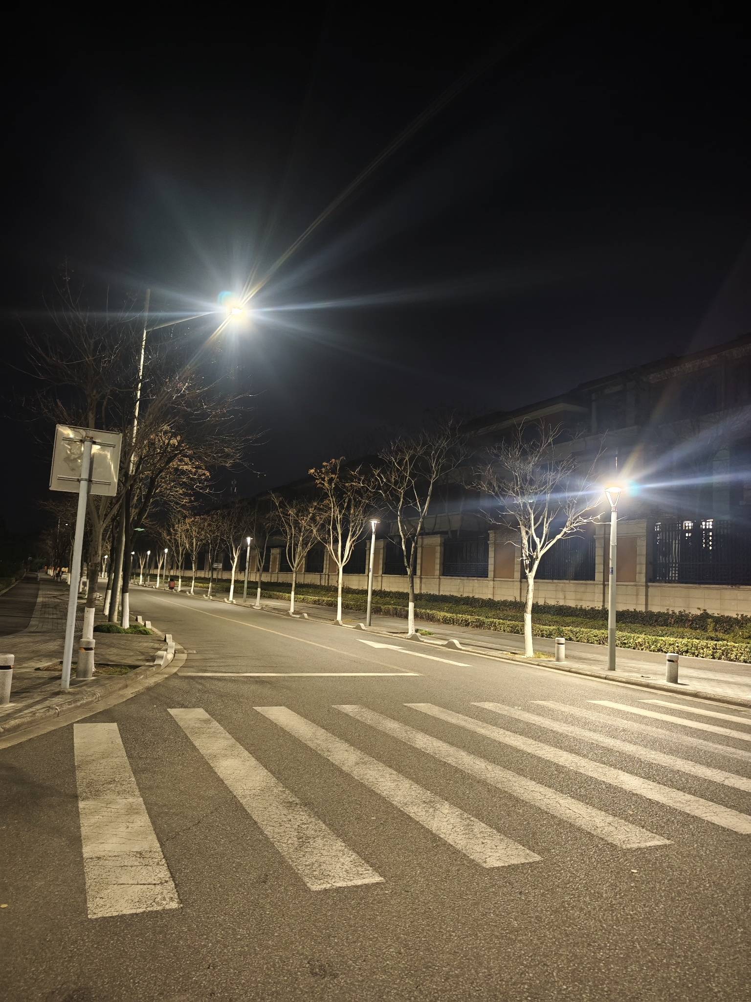 宁波市区最像国外的区域，住住不错，晚上很安静